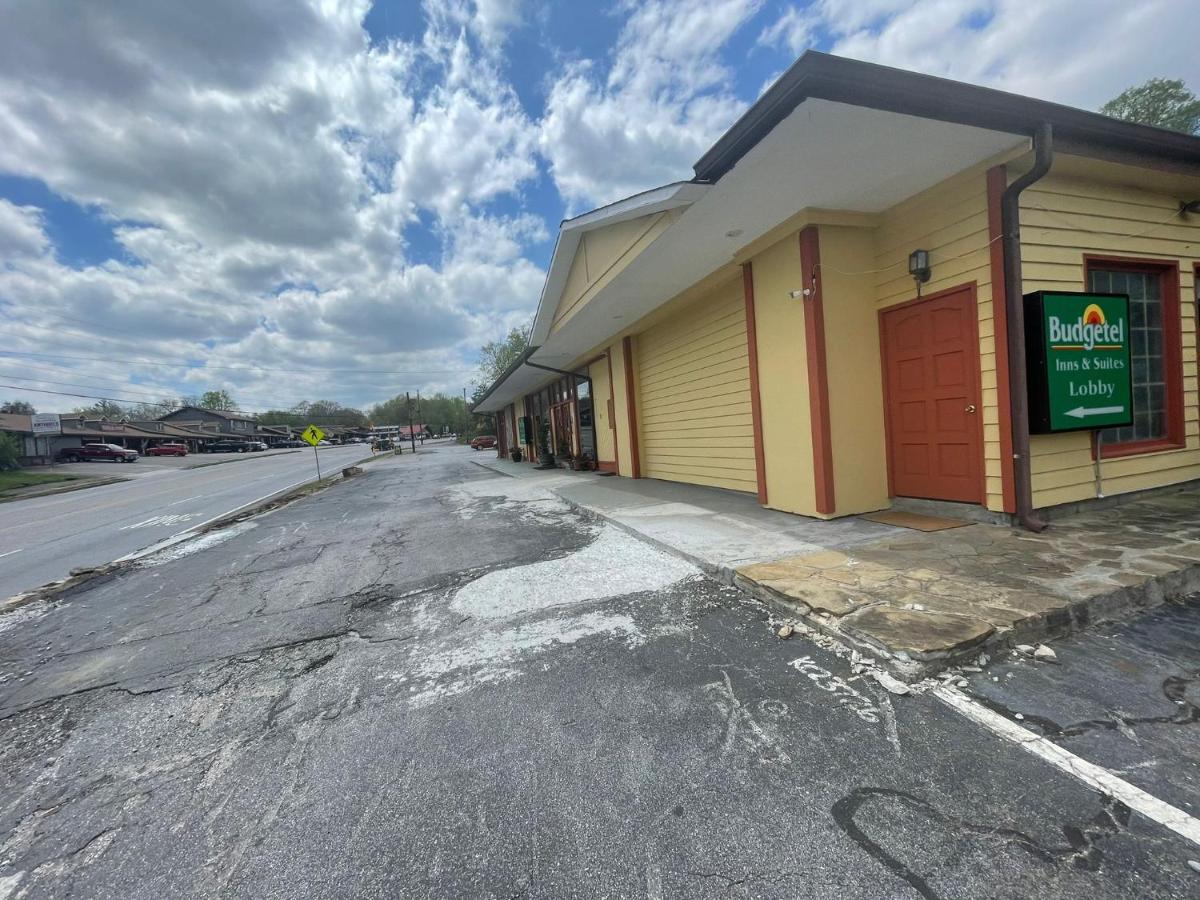 Budgetel Inn & Suites Dillard Exterior photo