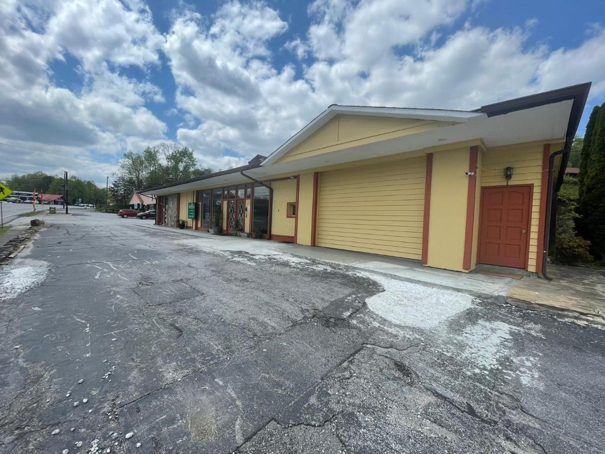 Budgetel Inn & Suites Dillard Exterior photo