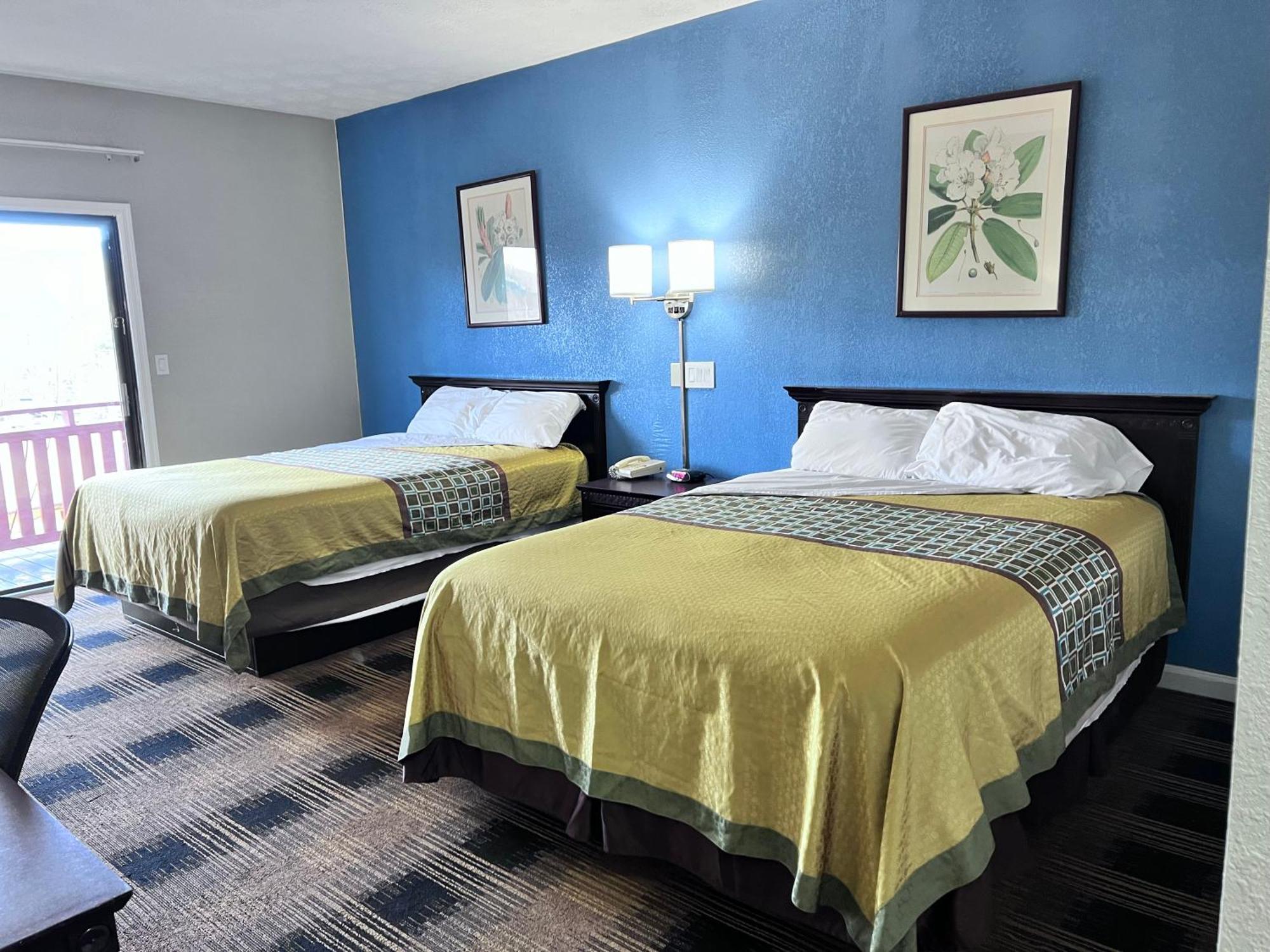 Budgetel Inn & Suites Dillard Exterior photo